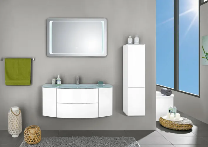 Badspiegel mit umlaufender LED-Beleuchtung