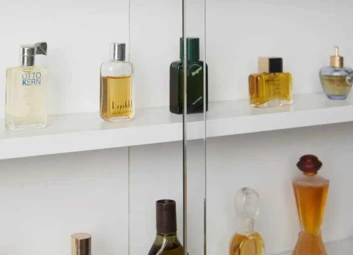 Sammlervitrine HENDRIK 80x60x9,5 cm Grau/Weiß