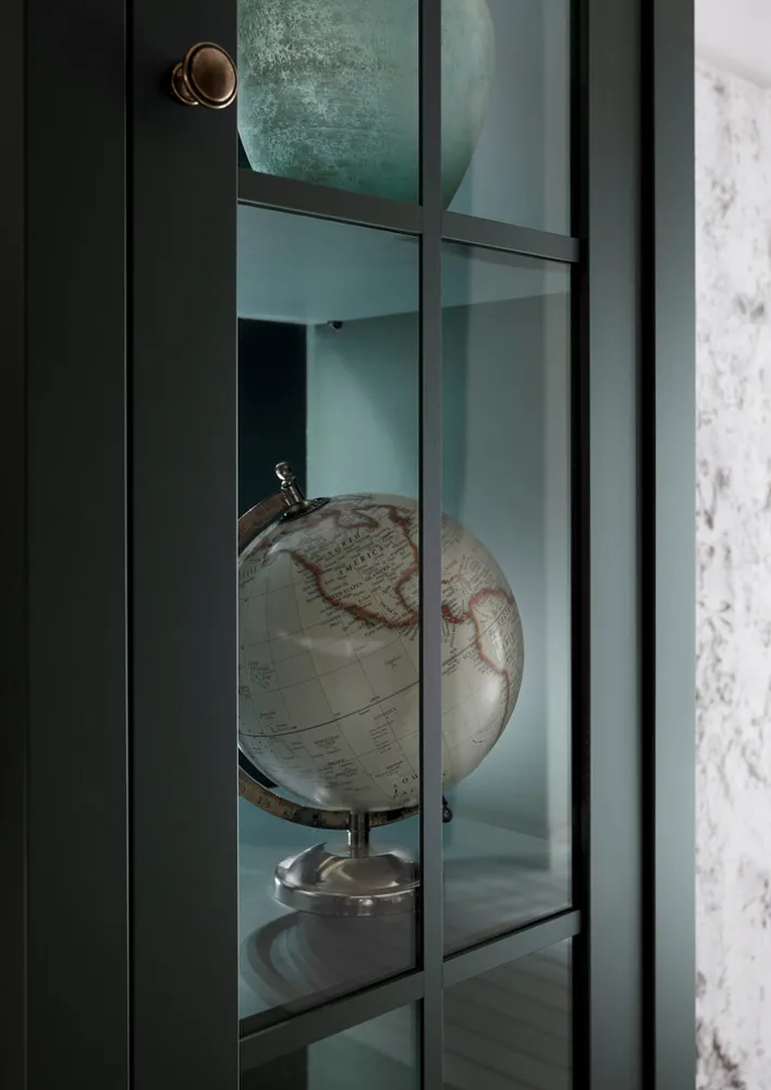 Vitrine ASCOT 50 x 197 cm grün/goldfarbig